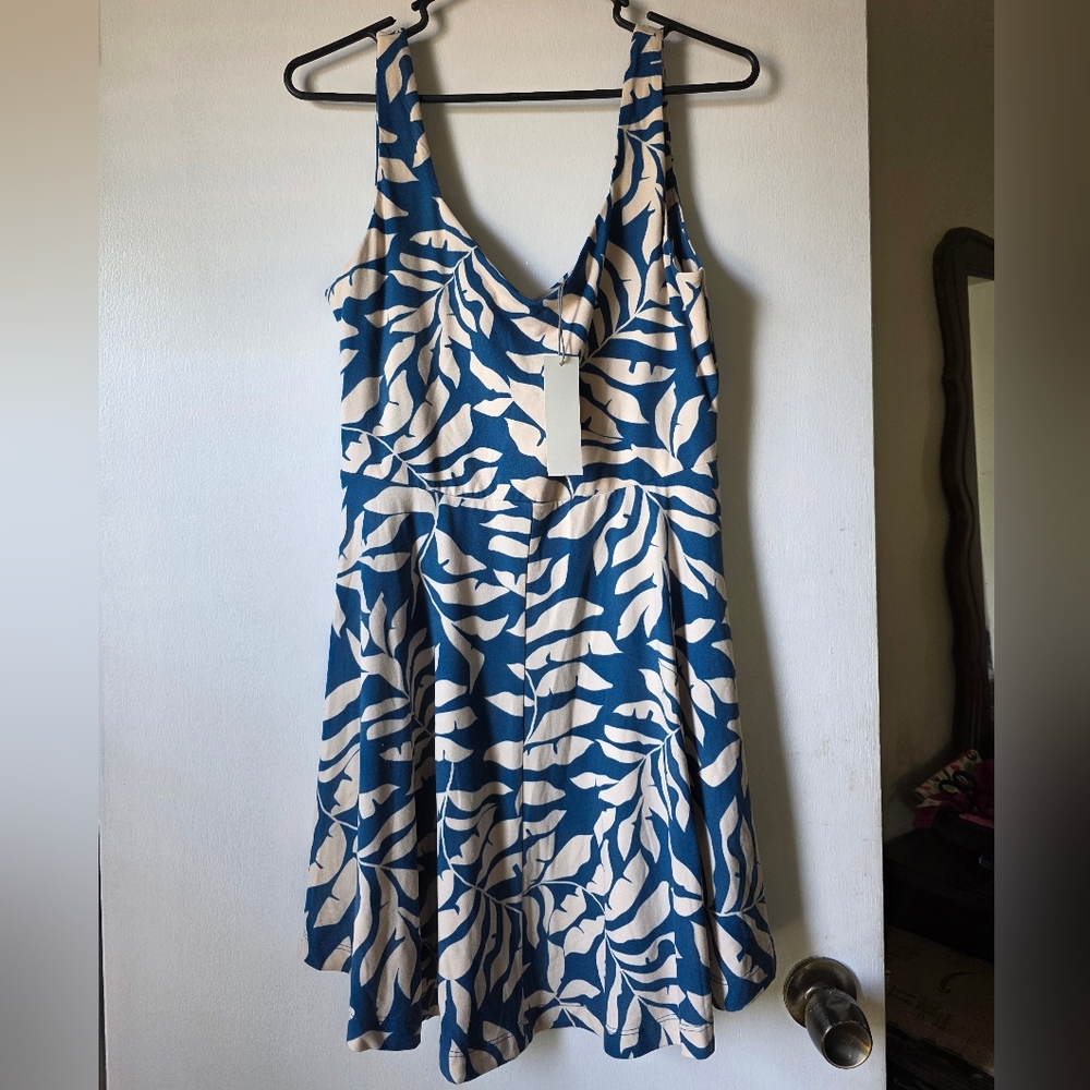 nine britton Blue and Cream Leaf-Print Midi Dress